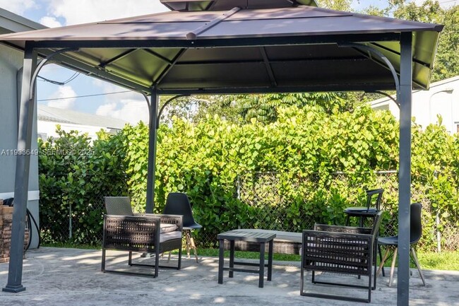 765 NW 77th St in Miami, FL - Building Photo - Building Photo