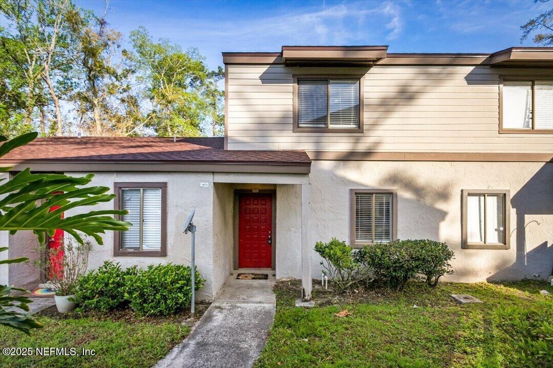 8300 Plaza Gate Ln in Jacksonville, FL - Building Photo