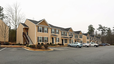 Picket Fences Apartments in Evans, GA - Building Photo - Building Photo