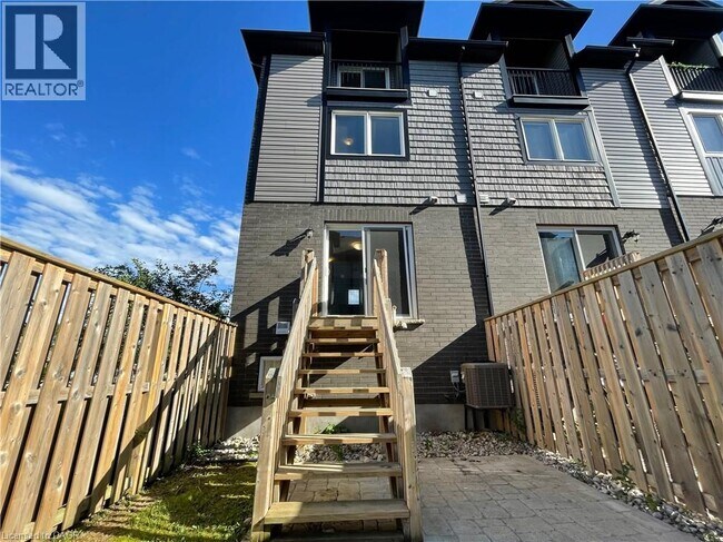 12 Poplar Dr in Cambridge, ON - Building Photo - Building Photo