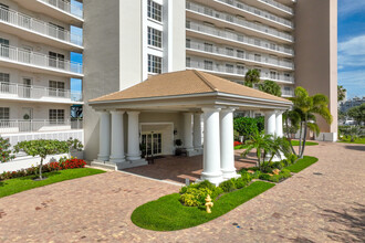 Marina Bay Club in Naples, FL - Building Photo - Building Photo