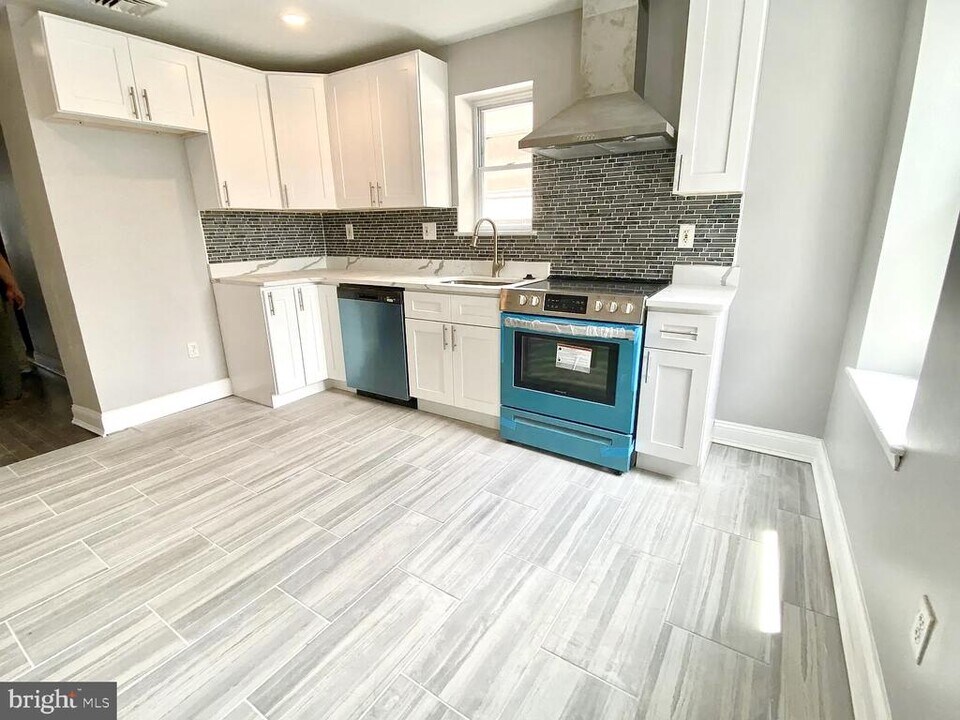 1618 Fitzwater St in Philadelphia, PA - Building Photo