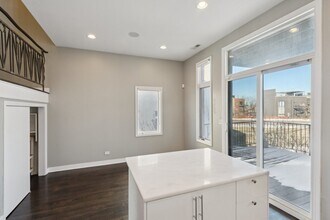 937 N Willard Ct, Unit 2 in Chicago, IL - Building Photo - Building Photo