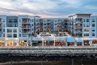 Windsor Marina Bay Apartments in Quincy, MA - Foto de edificio - Building Photo