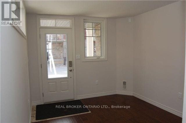 14 Whaley Ln in Hamilton, ON - Building Photo - Building Photo