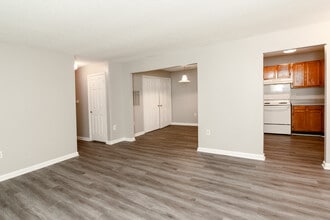 Avon Crossings Apartments in Durham, NC - Building Photo - Interior Photo