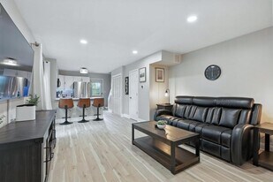 2621 Wingate Ct in Aurora, IL - Building Photo