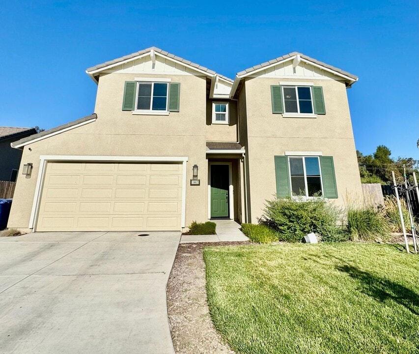 1862 Dunite Dr in Los Banos, CA - Building Photo