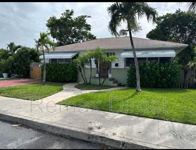 property at 727 S M St
