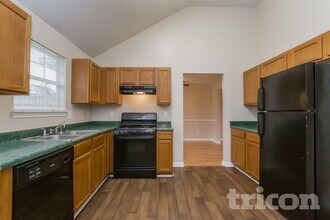 6945 Pompas Ct in Douglasville, GA - Foto de edificio - Building Photo