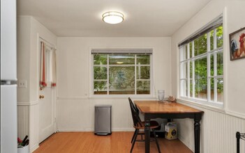 9521 12th Ave NW in Seattle, WA - Foto de edificio - Building Photo