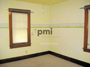 875 W Waggoner St in Decatur, IL - Building Photo - Building Photo