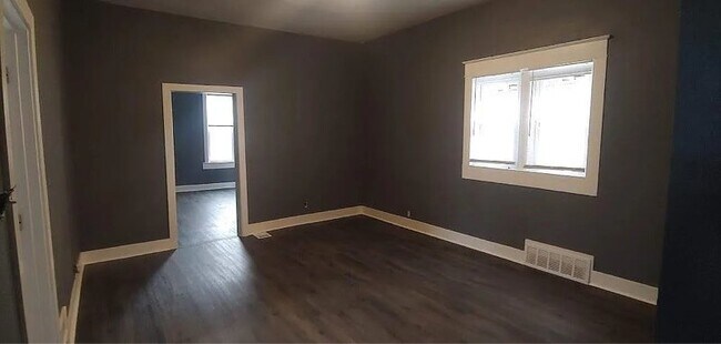 2002 14th Lower in Milwaukee, WI - Building Photo - Building Photo