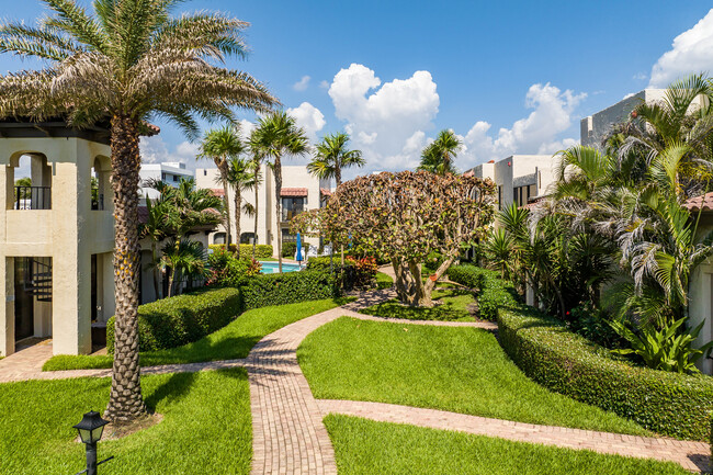 Jardin Del Mar in Delray Beach, FL - Building Photo - Building Photo