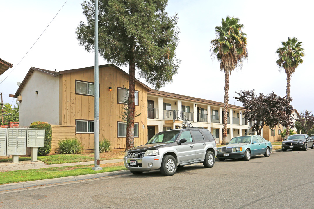 Villa Sierra in Fresno, CA - Building Photo