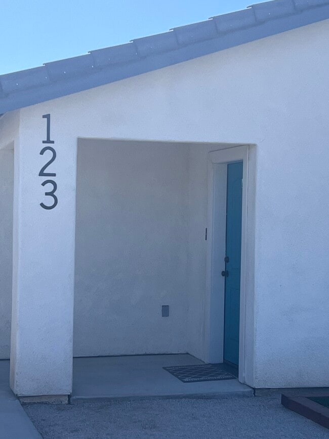 123 W Jacobs St, Unit B in Somerton, AZ - Foto de edificio - Building Photo