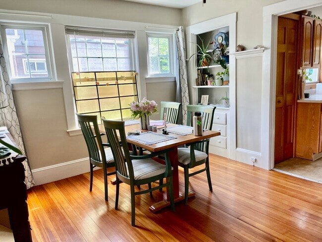 49 Bridges Ave, Unit 49 in Newton, MA - Foto de edificio - Building Photo