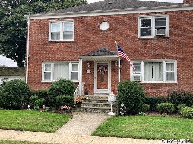 11 Jerome Ave in Mineola, NY - Foto de edificio