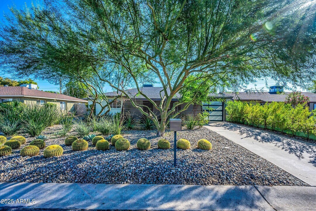 2607 N 51st St in Phoenix, AZ - Building Photo