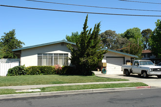 1883 Robin Ln in Concord, CA - Building Photo - Building Photo