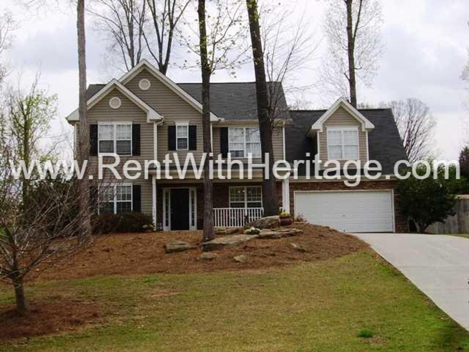 130 Glenn Eagles Way in Hiram, GA - Building Photo