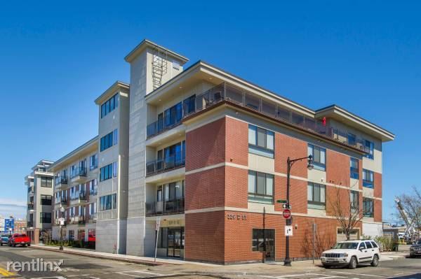 339 D St-Unit -Unit 6 in Boston, MA - Building Photo