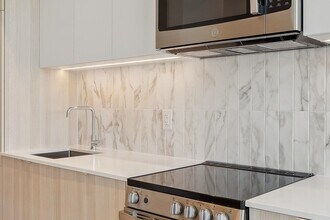 500 Dupont St in Toronto, ON - Building Photo - Building Photo