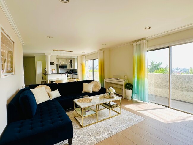 8400 De Longpre Ave, Unit 100 in West Hollywood, CA - Building Photo - Building Photo