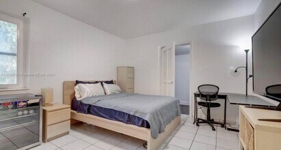 6790 SW 54th St in Miami, FL - Foto de edificio - Building Photo
