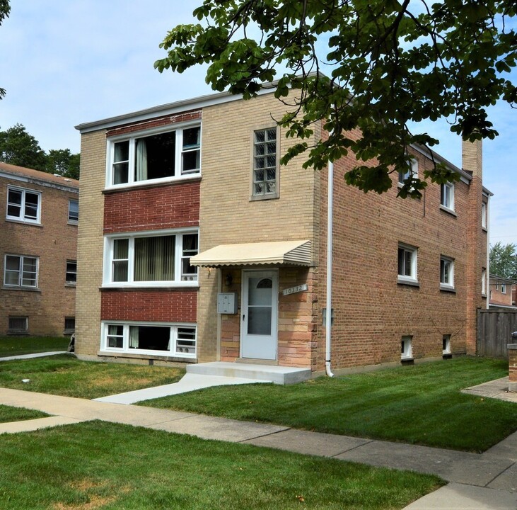 10332 Elizabeth St, Unit Bsmt in Westchester, IL - Building Photo