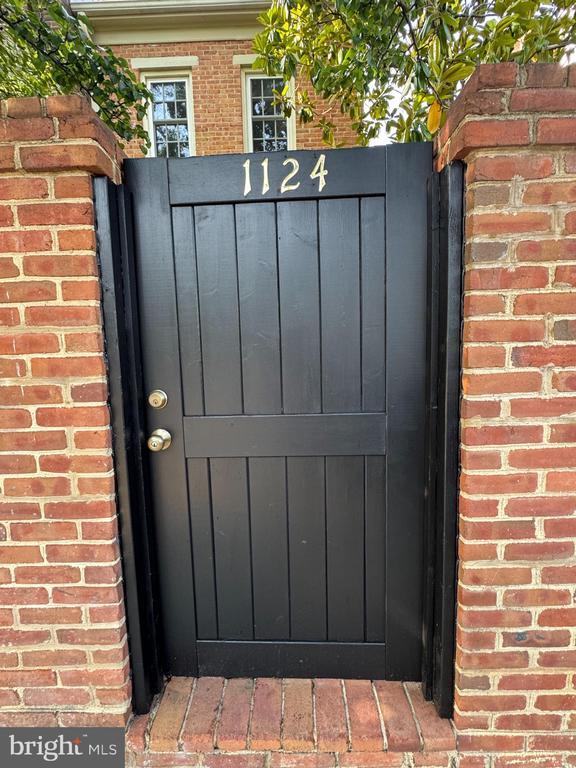property at 1124 N Pitt St