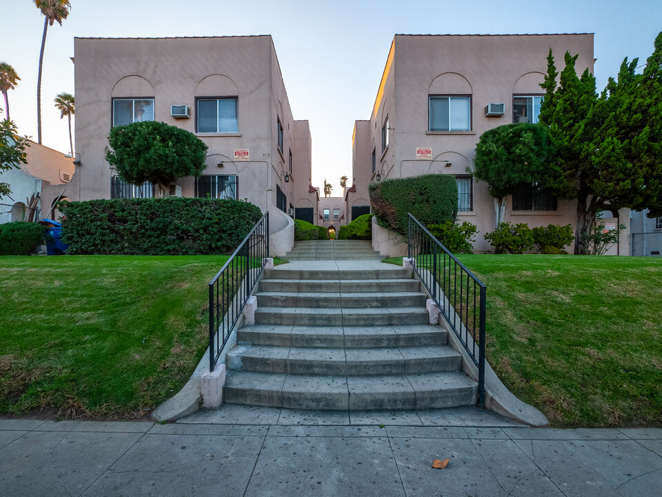 209 N Berendo St in Los Angeles, CA - Building Photo