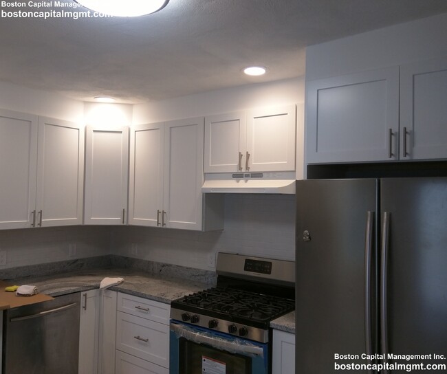 30 Touro Ave, Unit 30 in Medford, MA - Foto de edificio - Building Photo