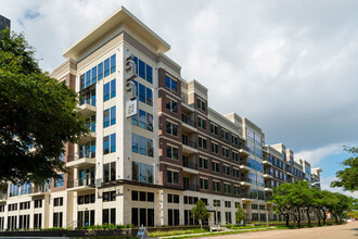 Alexan 5151 in Houston, TX - Foto de edificio - Building Photo