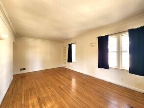 10325-10327 /2 Ashton Ave in Los Angeles, CA - Foto de edificio - Building Photo