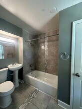 4037 Cedardale Rd in Baltimore, MD - Foto de edificio - Building Photo