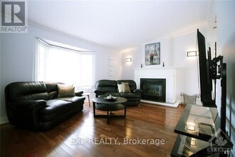 74 Seabrooke Dr in Ottawa, ON - Building Photo - Building Photo