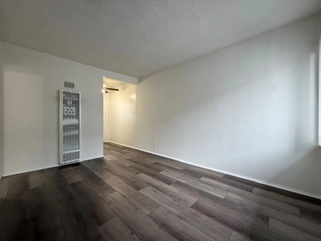 11877 Grevillea Avenue, in Hawthorne, CA - Building Photo - Interior Photo
