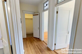 102 Queensberry St in Boston, MA - Building Photo - Building Photo