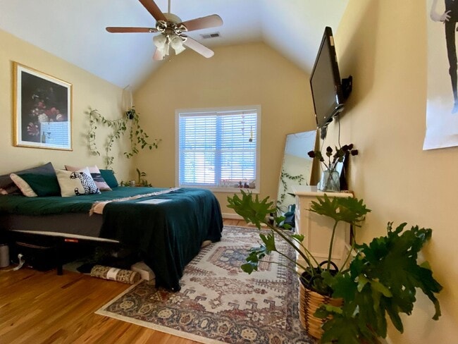 property at 3925 Lexington Dr