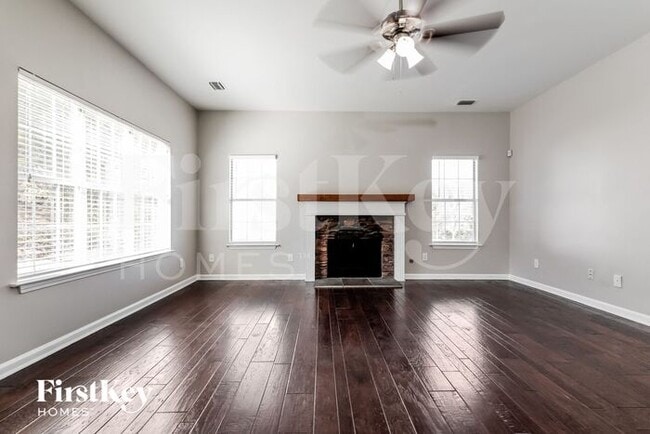 7262 Tascosa Dr in Flowery Branch, GA - Foto de edificio - Building Photo