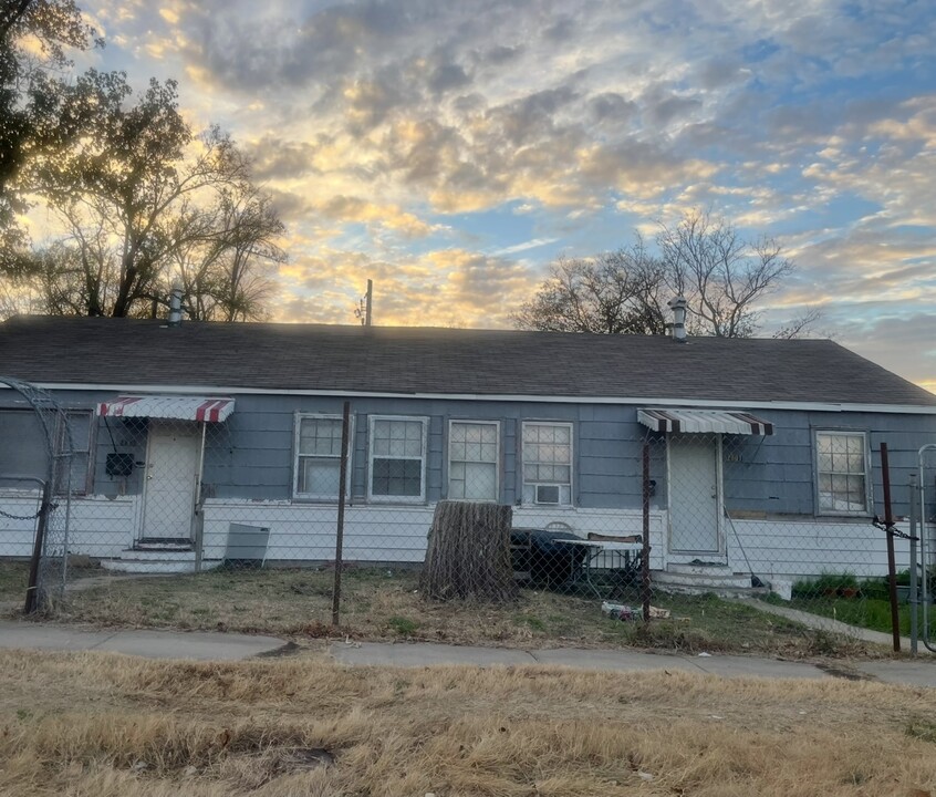 2885 S Rutan St in Wichita, KS - Foto de edificio