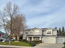 2408 Victor Ct in Tracy, CA - Building Photo