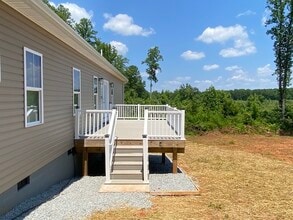 19466 Boydton Plank Rd in Warfield, VA - Building Photo - Building Photo