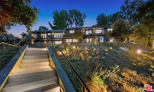 3140 Coldwater Canyon Ave in Los Angeles, CA - Building Photo - Building Photo