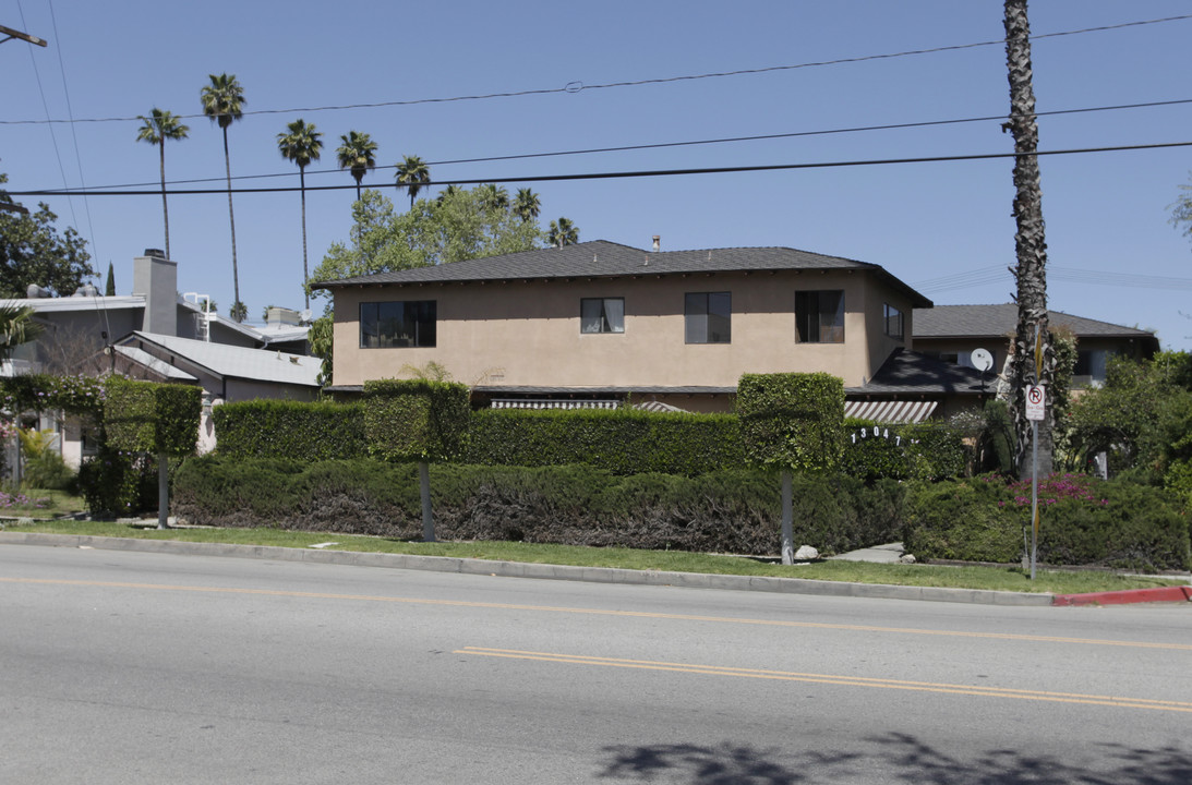 13047 Moorpark St in Studio City, CA - Building Photo