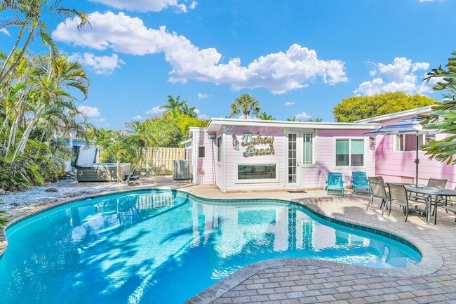 property at 3218 Palm Dr