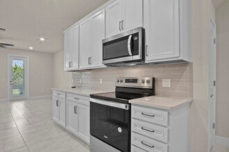 4837 Chantilly Rd in Wellington, FL - Foto de edificio - Building Photo