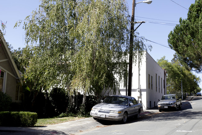 1202-1212 Willow St in Martinez, CA - Building Photo - Building Photo