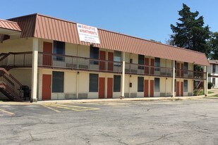 2502 W Ferguson Rd, Unit 8 in Mount Pleasant, TX - Building Photo